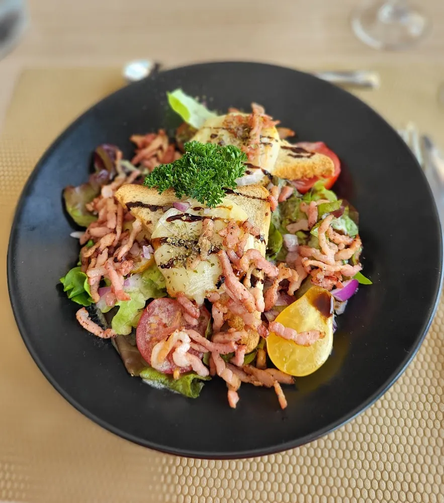 Salade de Chèvre Chaud Aux Petits Lardons